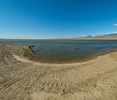 羚羊谷-东克恩高地沙漠水岸的全景.  该项目使大都会能够存储和提取多达70个,每年有1000英亩英尺的水——足够满足210个城市的需求,南加州有5000户家庭.